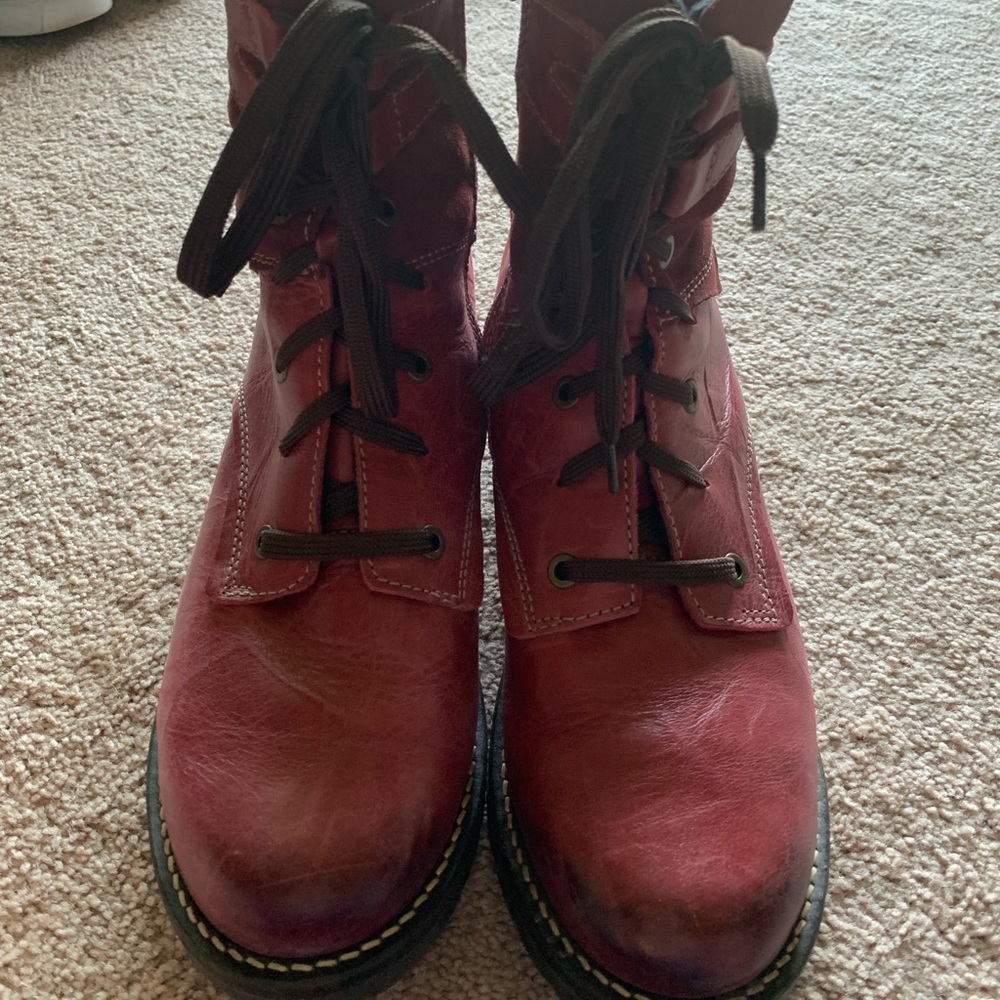 Red Dromedaris Combat boots